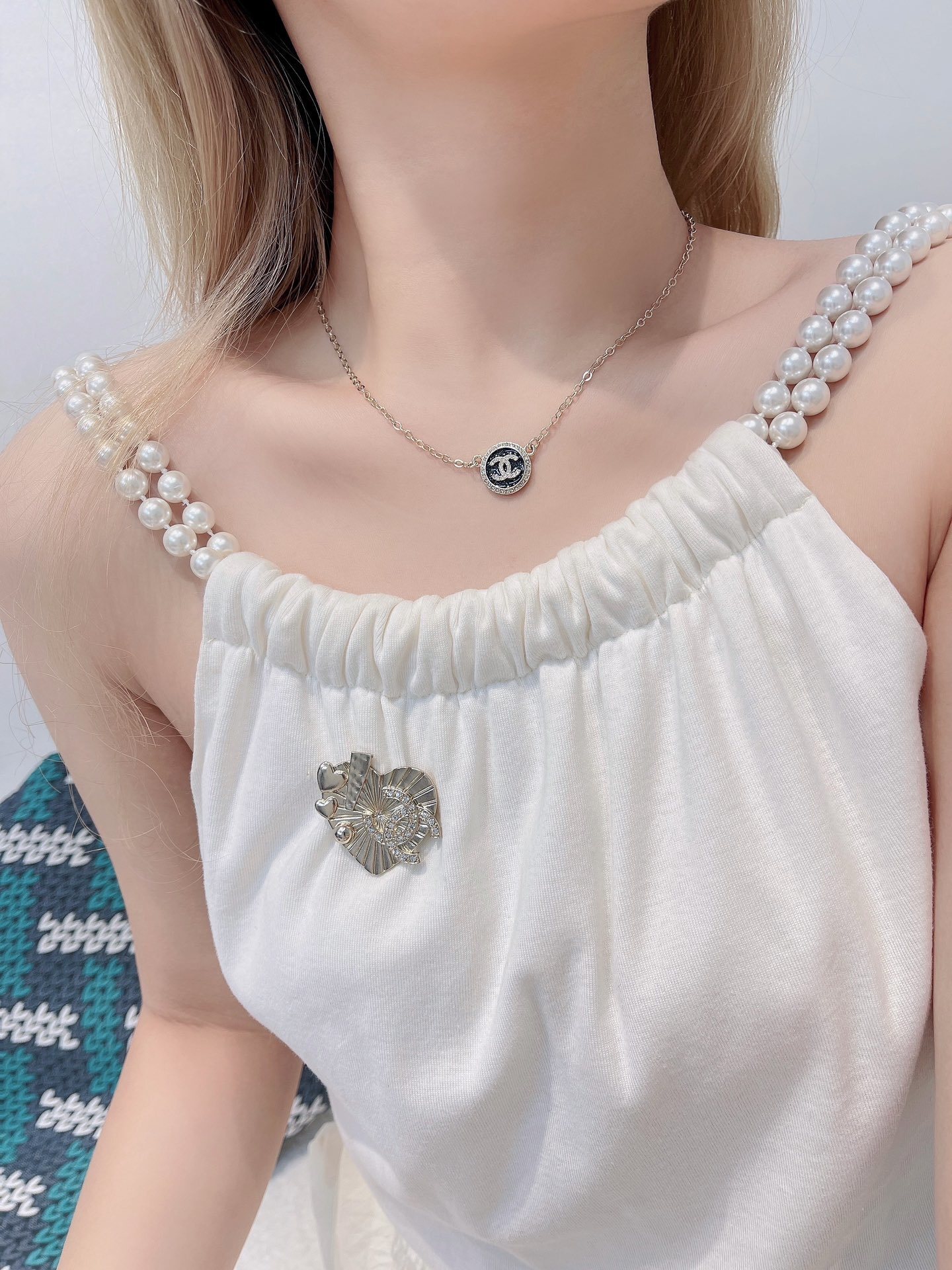 Elegant Crystal CC Heart Brooch Gold Finish - FW 2025/26 Collection