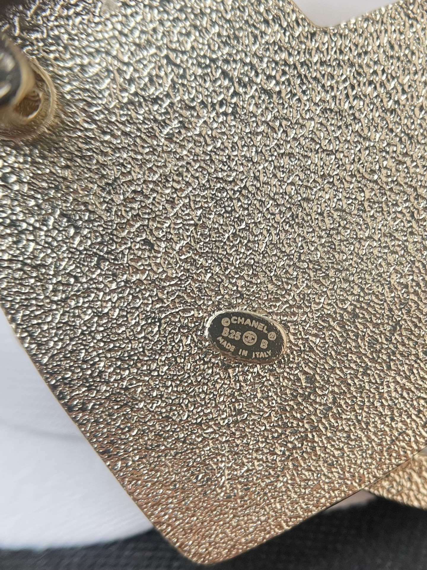 Elegant Crystal CC Heart Brooch Gold Finish - FW 2025/26 Collection