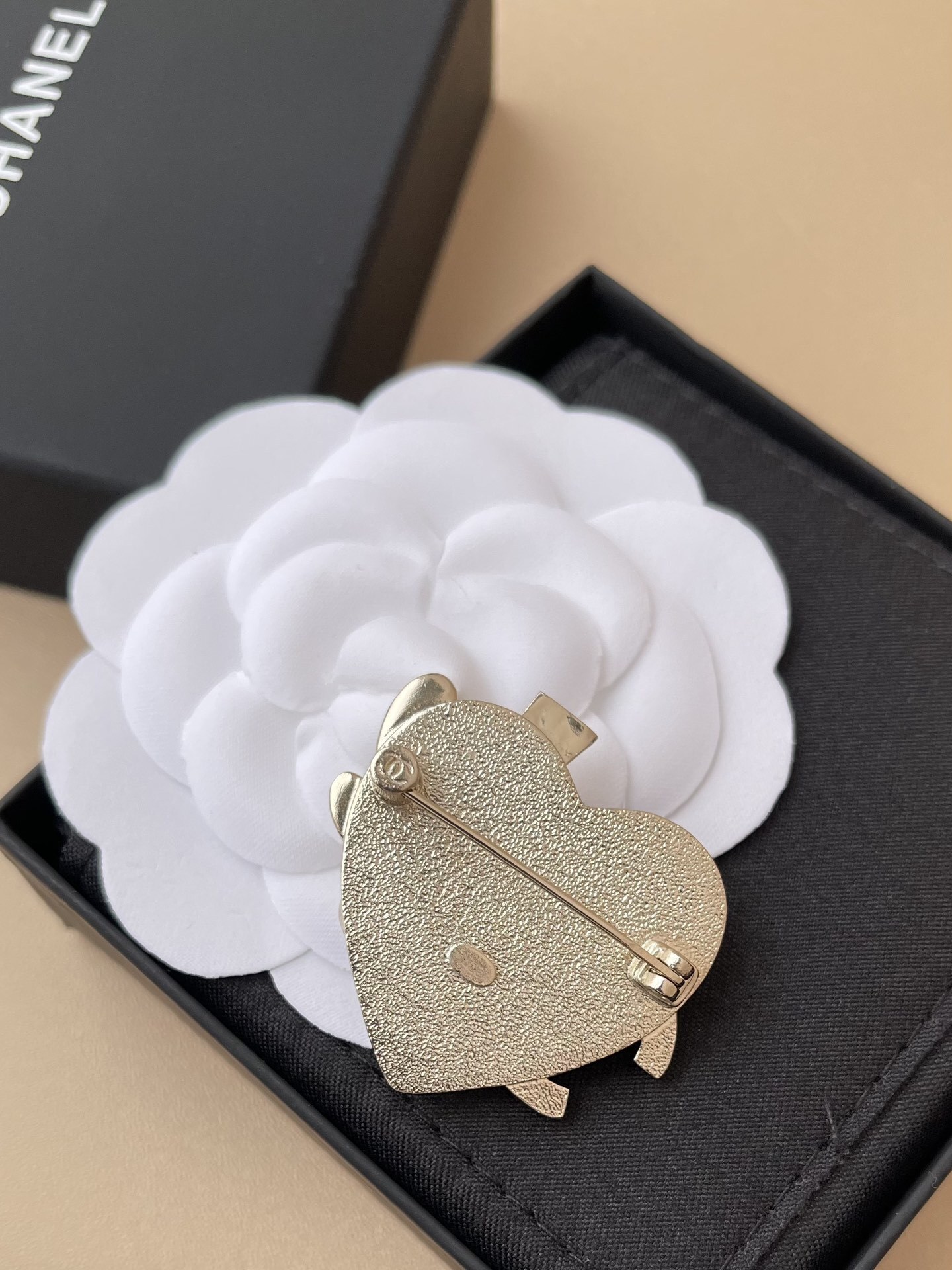 Elegant Crystal CC Heart Brooch Gold Finish - FW 2025/26 Collection