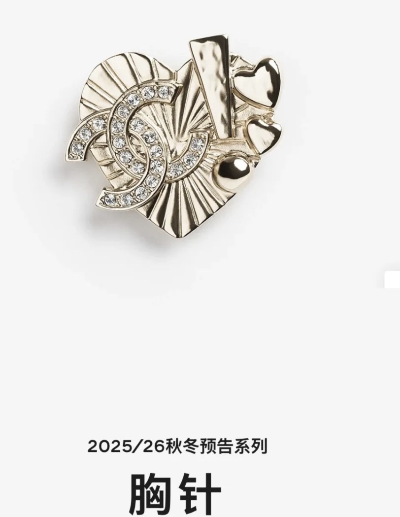 Elegant Crystal CC Heart Brooch Gold Finish – FW 2025/26 Collection