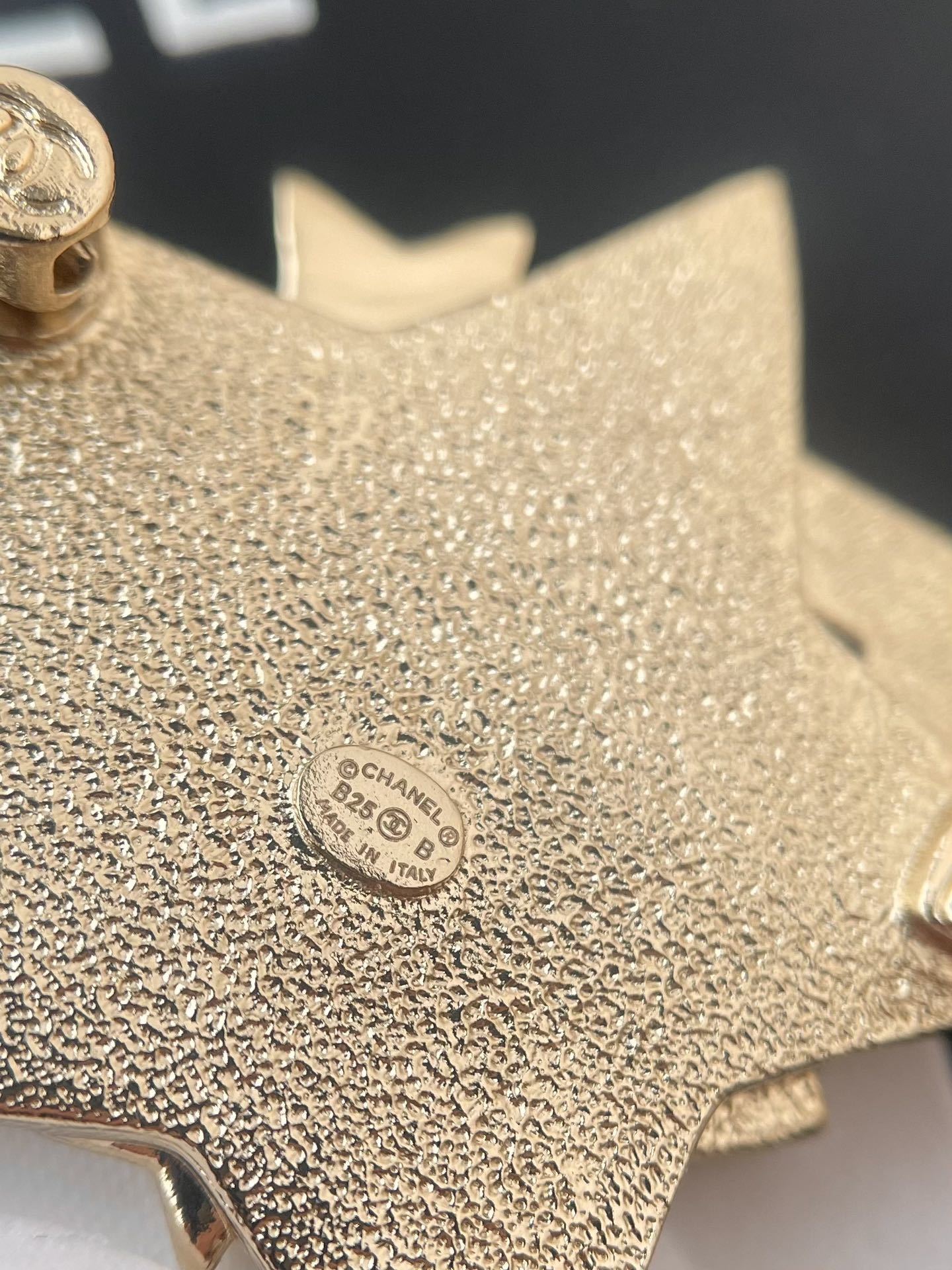 Luxury Chanel Star Brooch No 5 Crystal Embellished Gold Accessory