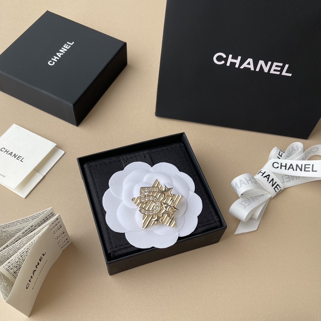 Luxury Chanel Star Brooch No 5 Crystal Embellished Gold Accessory