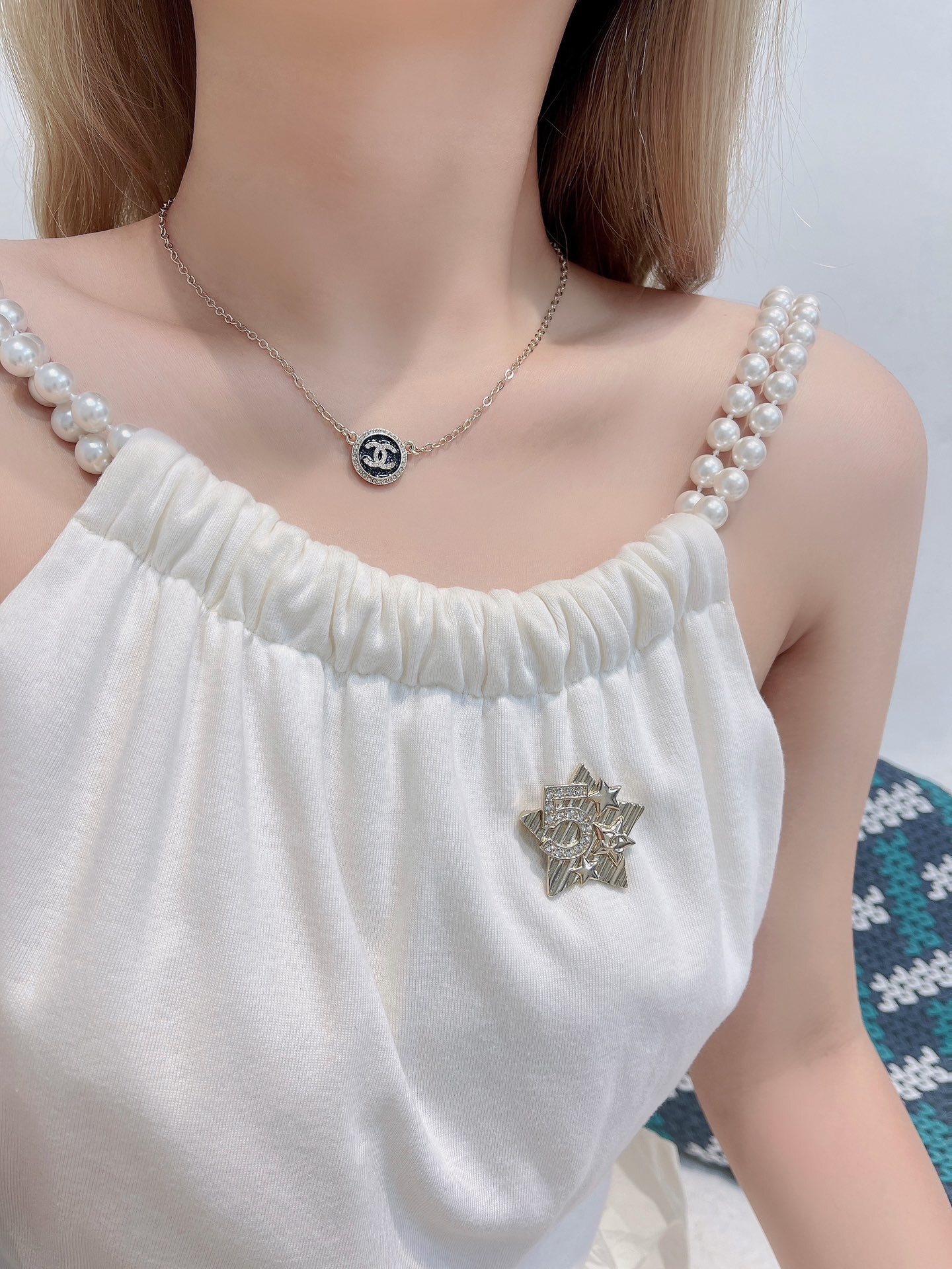 Luxury Chanel Star Brooch No 5 Crystal Embellished Gold Accessory