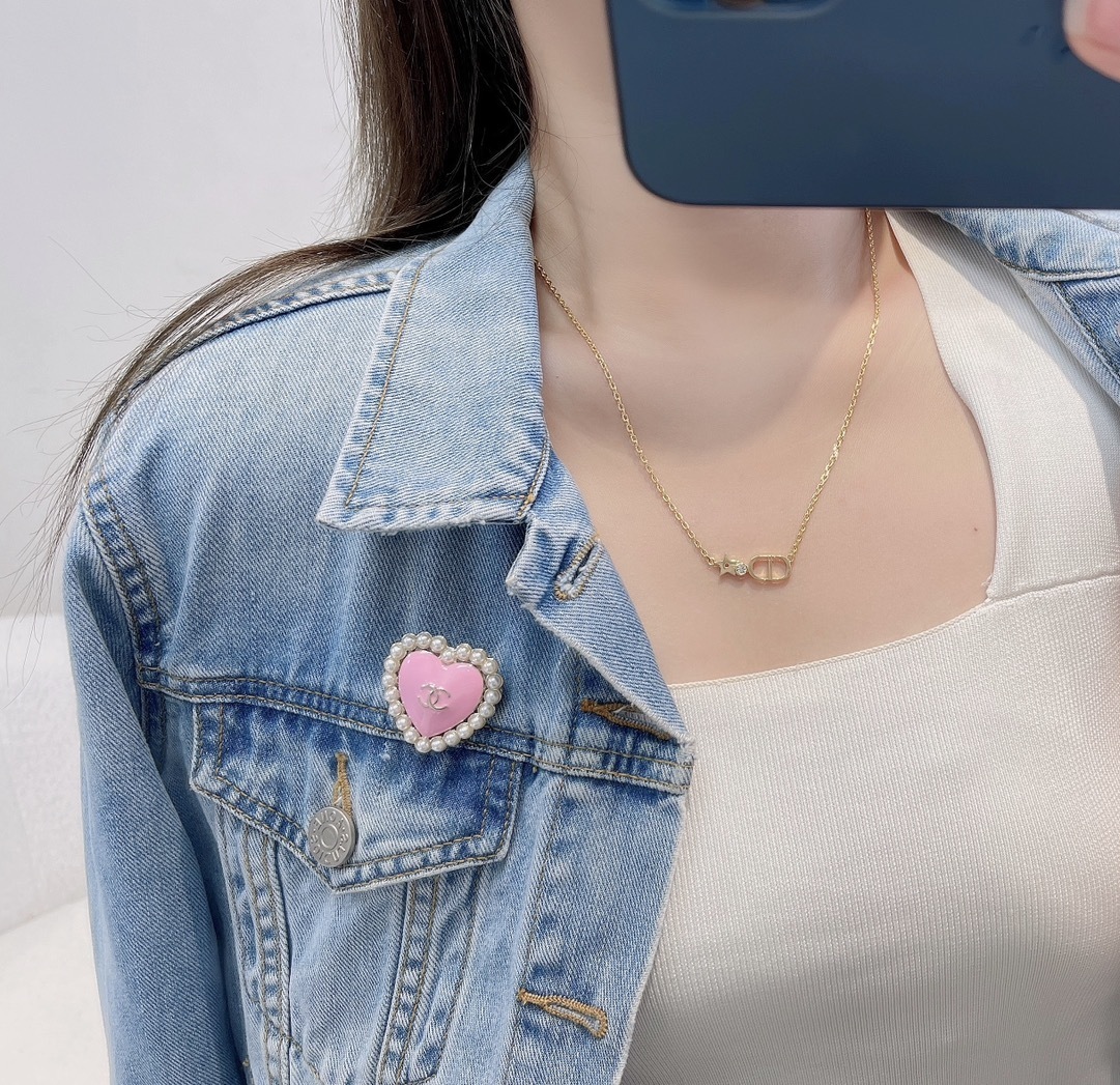 Luxury Chanel Pink Heart Pearl Brooch – Elegant Designer Accessory