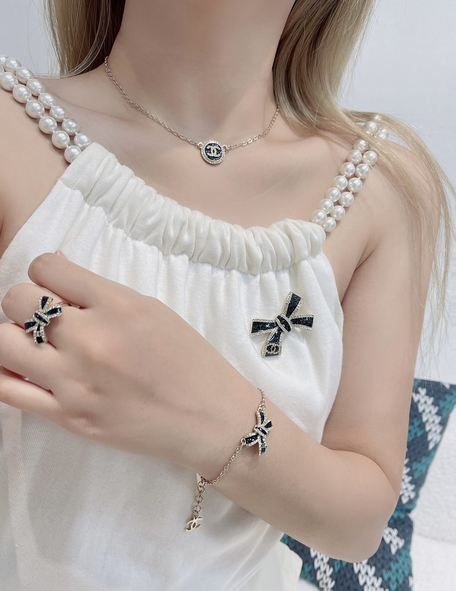 Chanel Bow Brooch Metal Resin & Strass Black Gold Crystal CC Logo