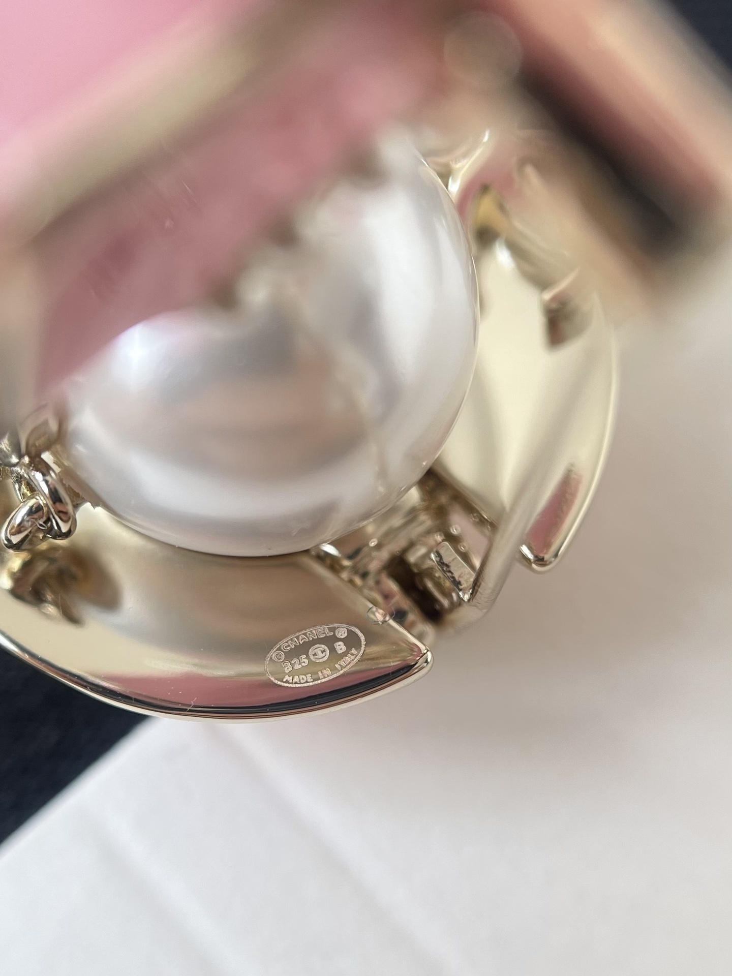 Chanel 2025/26 FW Robot Brooch - Metal, Resin & Imitation Pearls