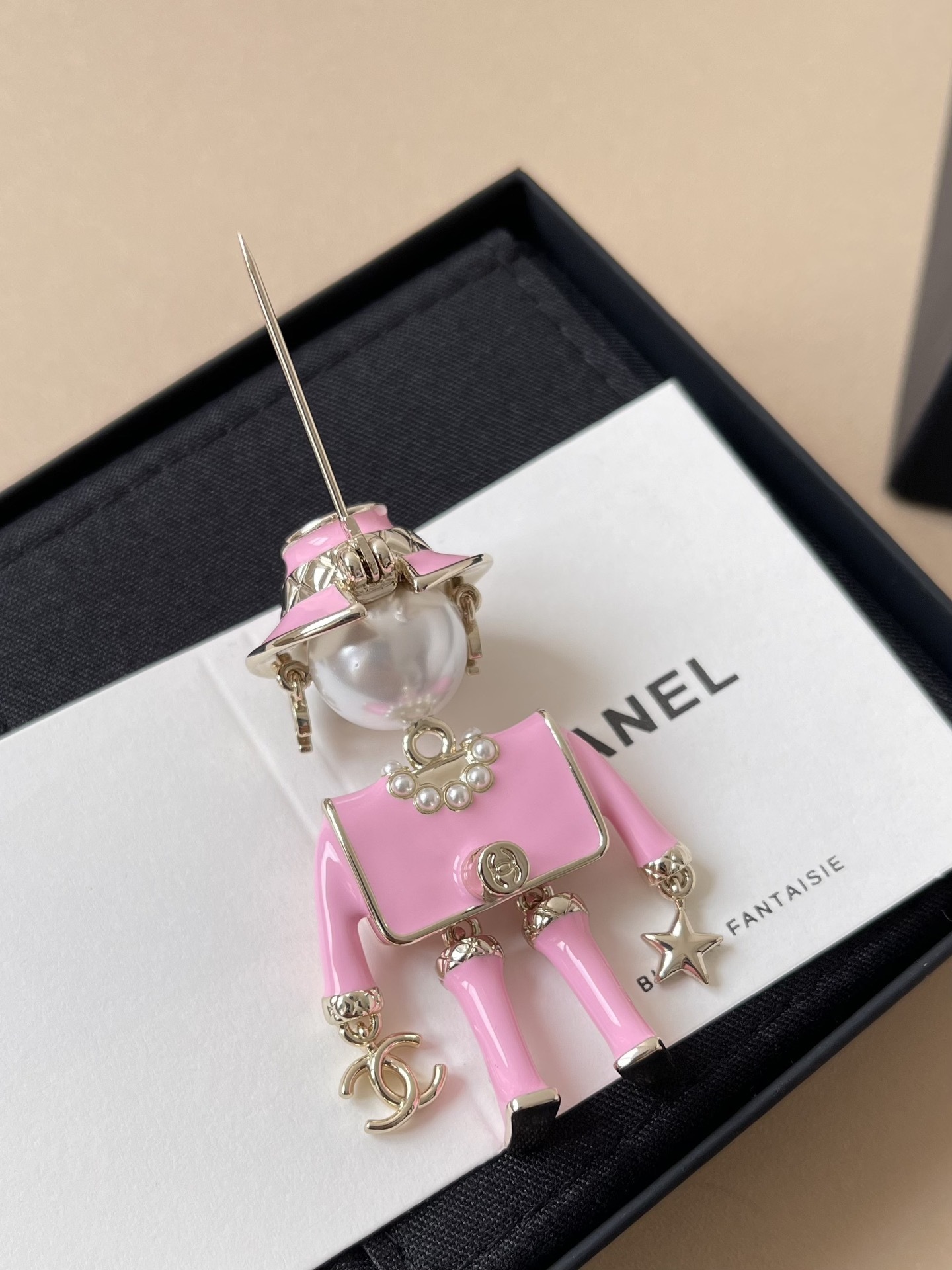 Chanel 2025/26 FW Robot Brooch - Metal, Resin & Imitation Pearls