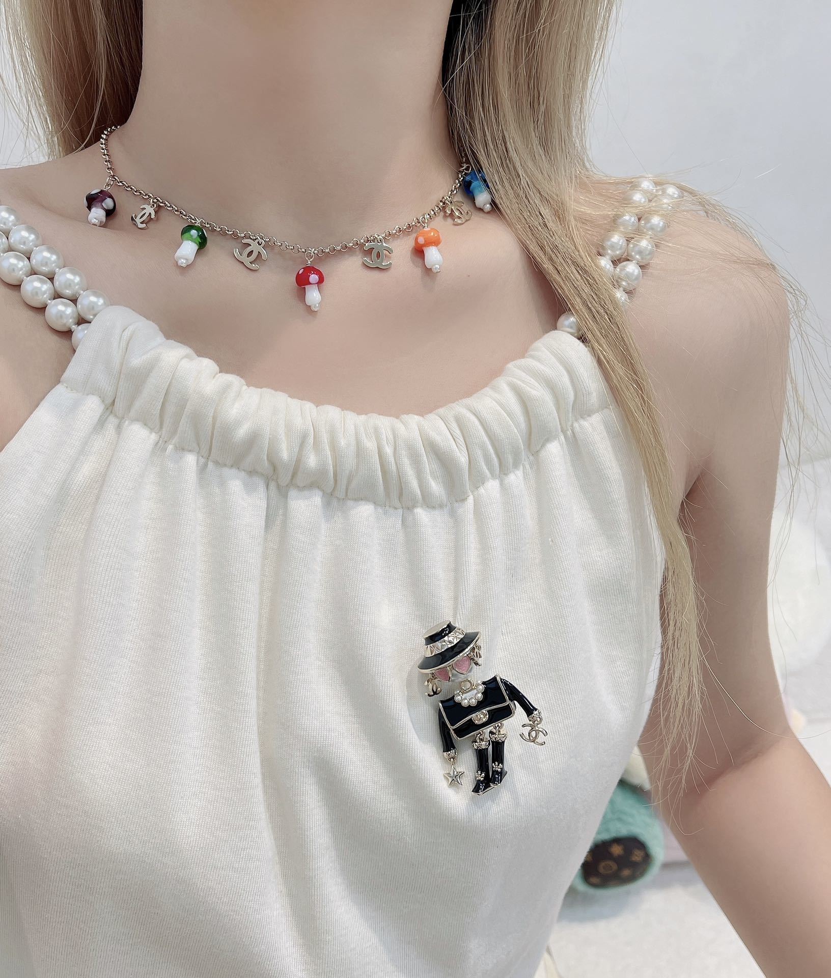 Chanel 2025/26 FW Robot Brooch - Metal, Resin & Imitation Pearls