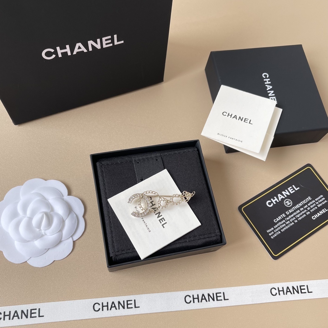 Chanel Crystal CC Interlocking Chain Brooch - Gold-Tone Luxury