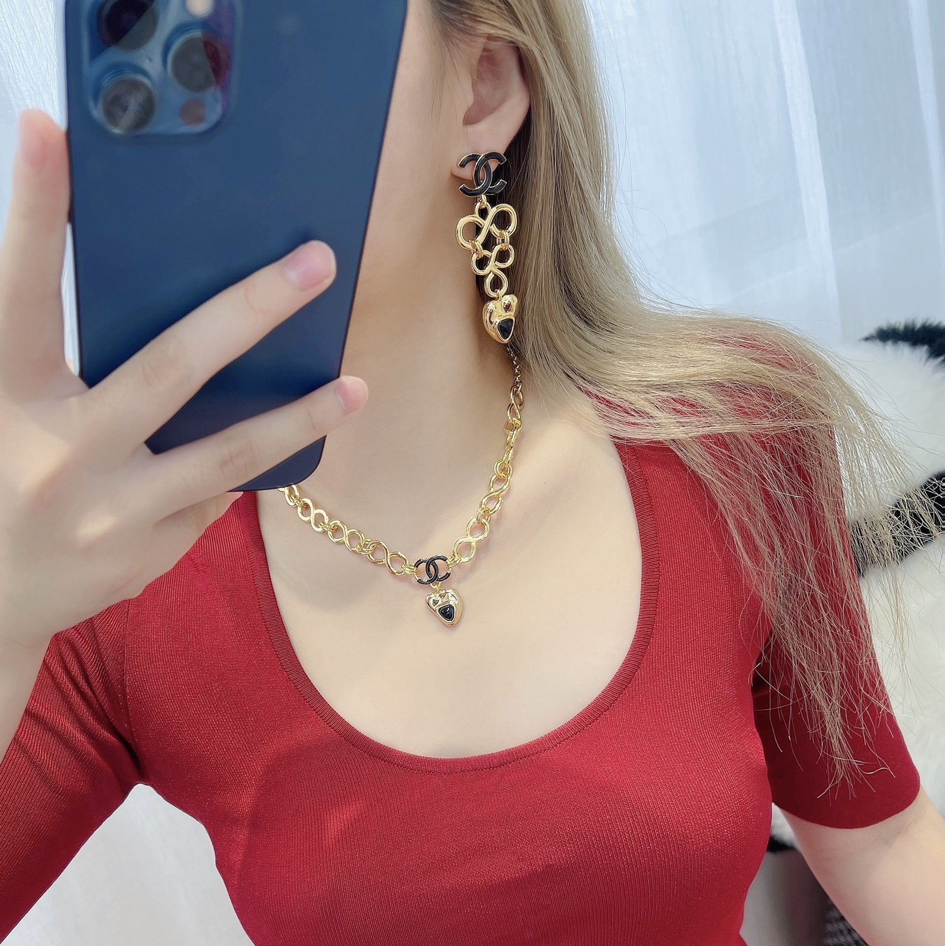 Chanel CC Logo Heart Pendant Earrings - 2024/25 Métiers d'Art