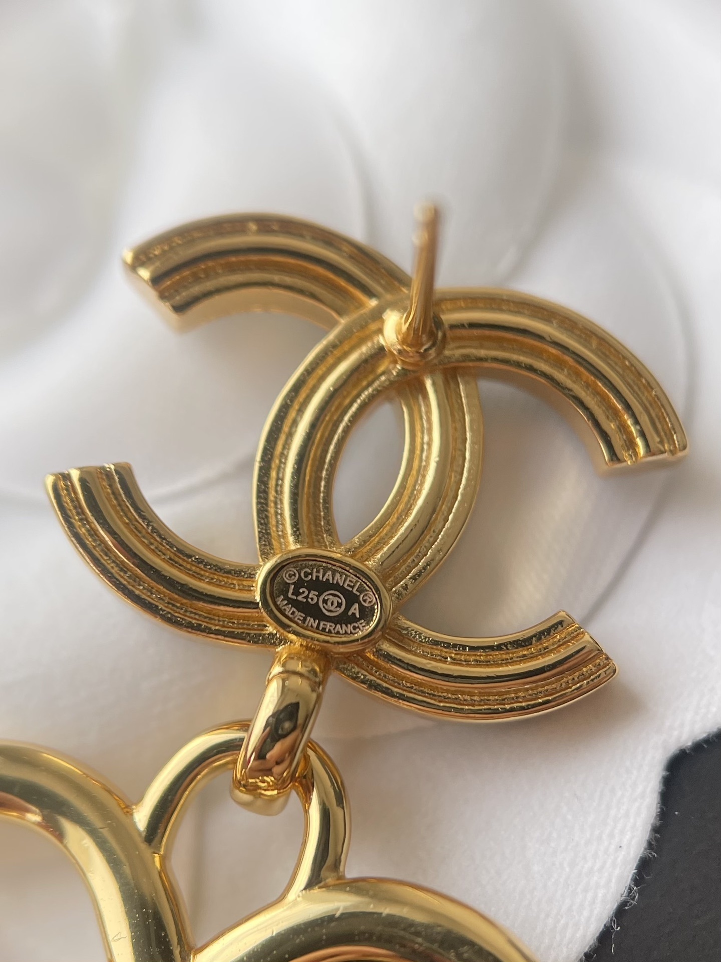 Chanel CC Logo Heart Pendant Earrings - 2024/25 Métiers d'Art