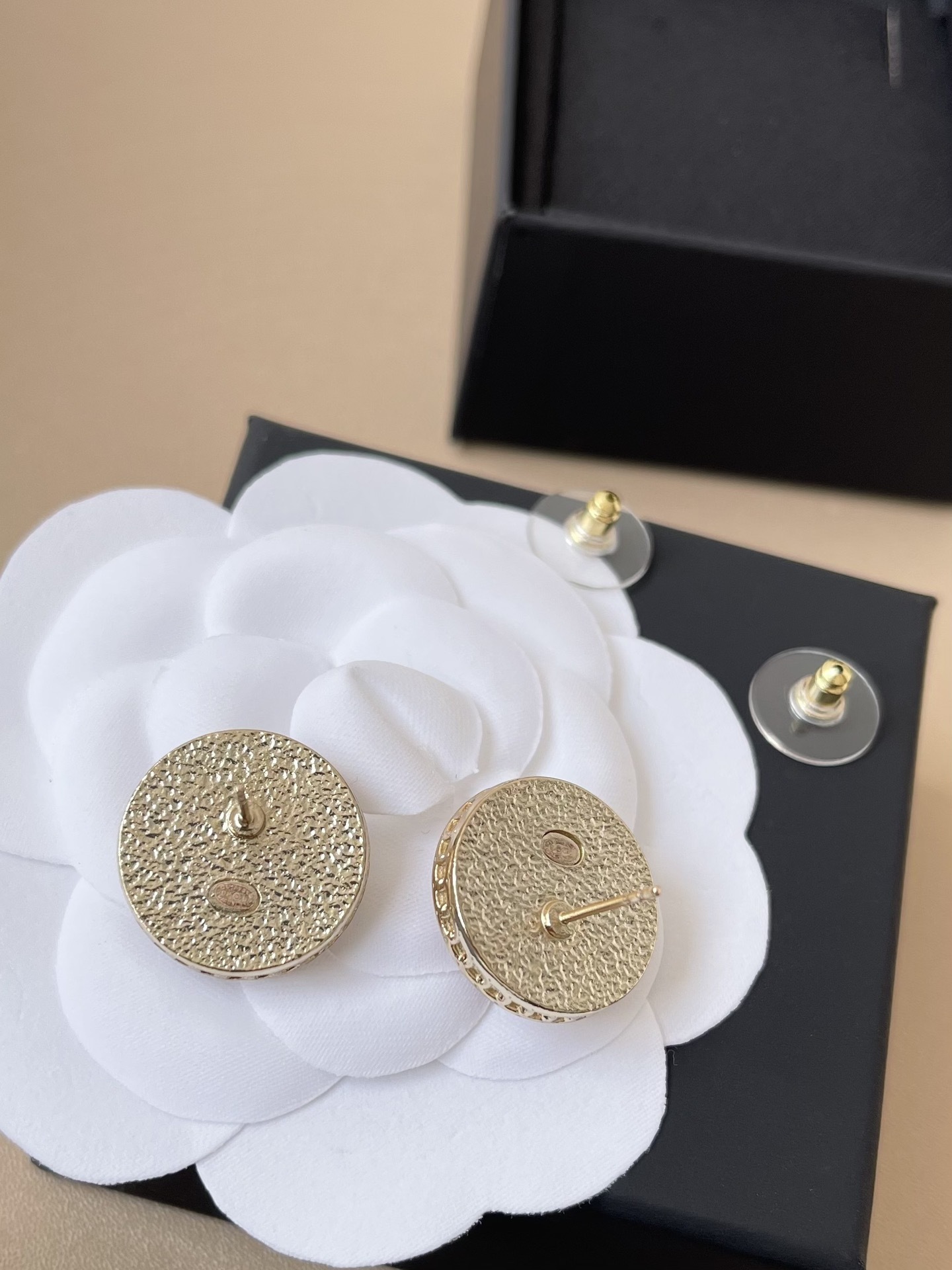 Chanel Pink Enamel Gold CC Logo Round Stud Earrings - Elegant