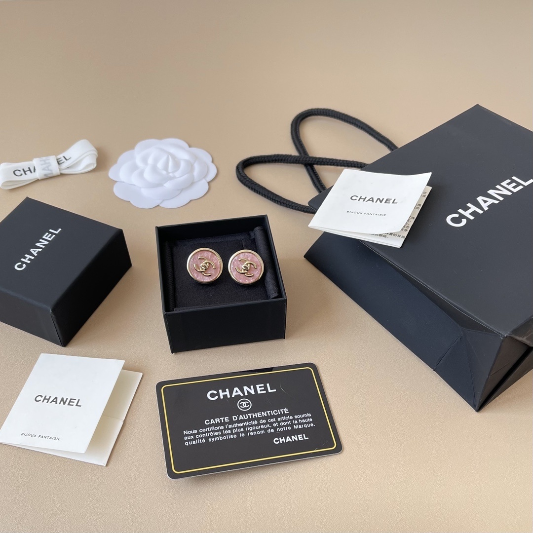 Chanel Pink Enamel Gold CC Logo Round Stud Earrings - Elegant