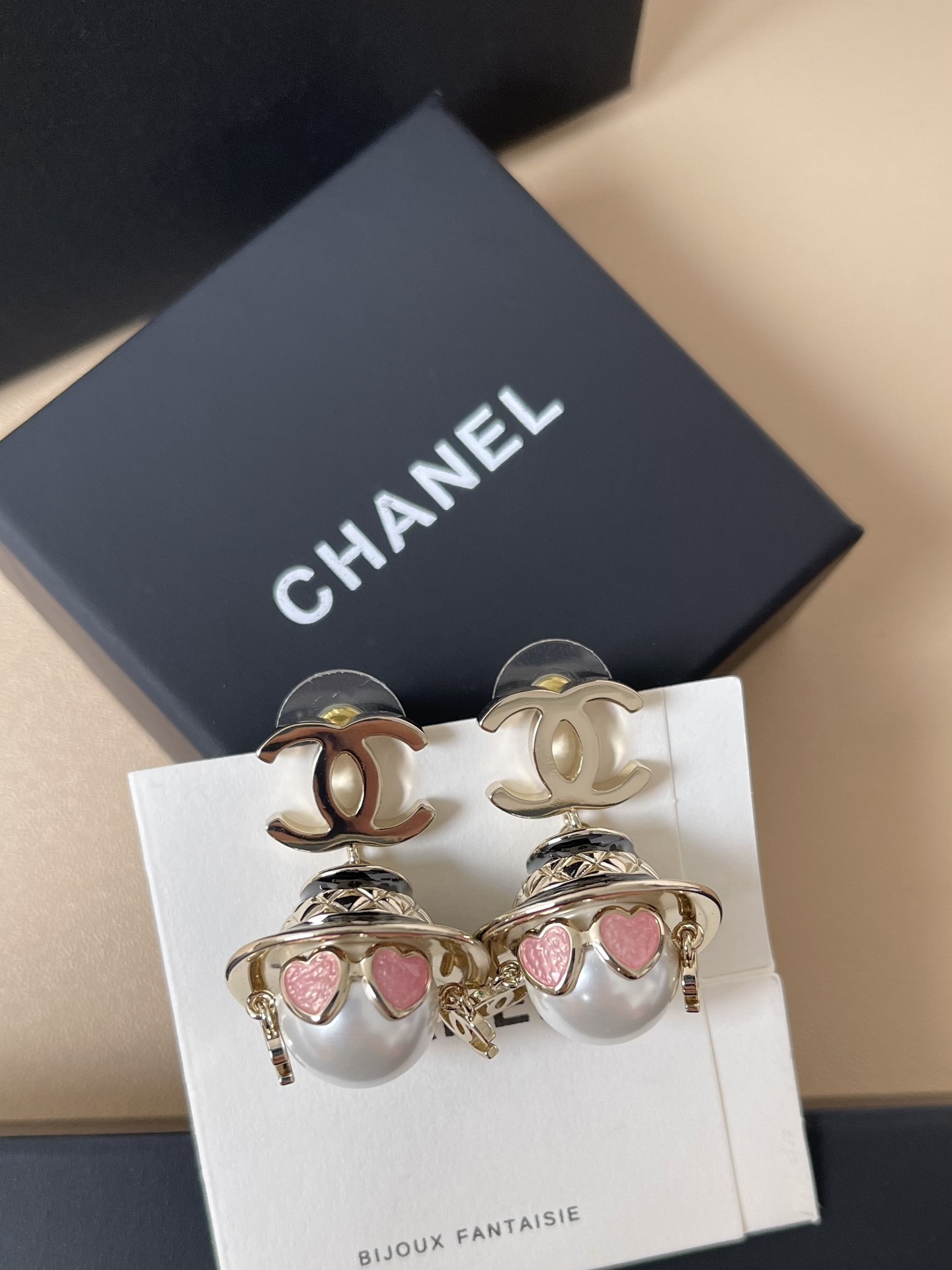 Luxury Fashion Robot Jewelry Set - Heart Sunglasses & CC Logo Design