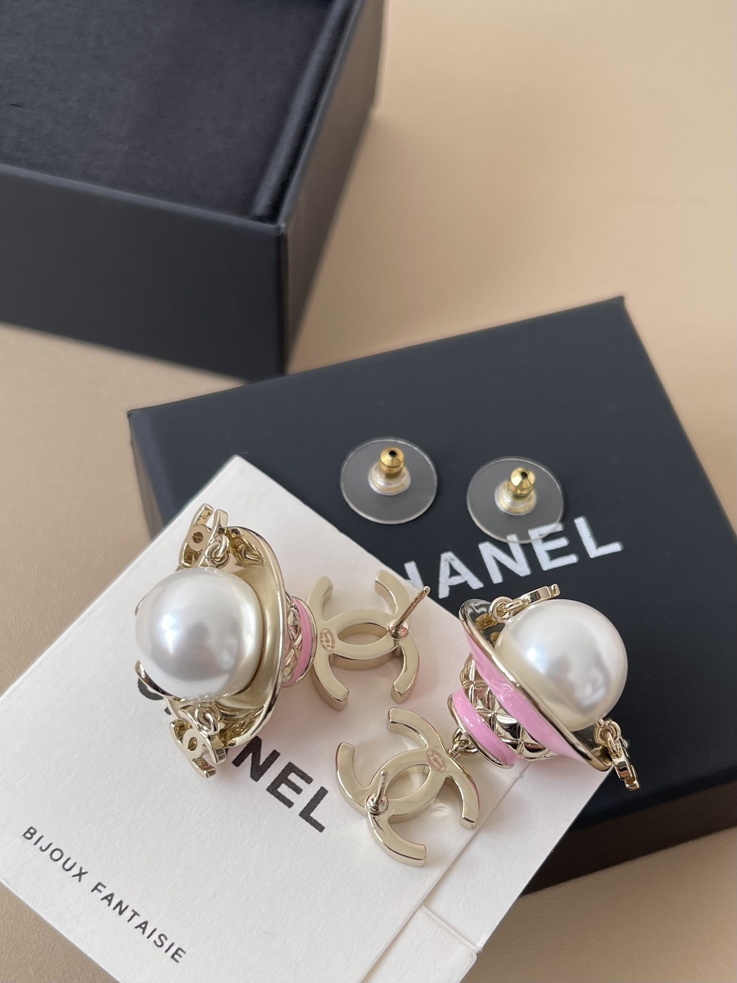 Luxury Fashion Robot Jewelry Set - Heart Sunglasses & CC Logo Design