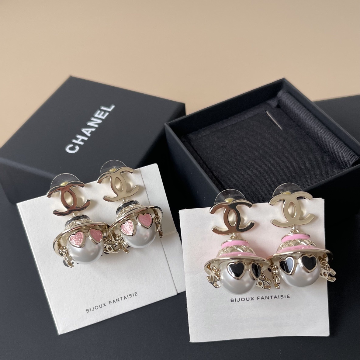 Luxury Fashion Robot Jewelry Set - Heart Sunglasses & CC Logo Design