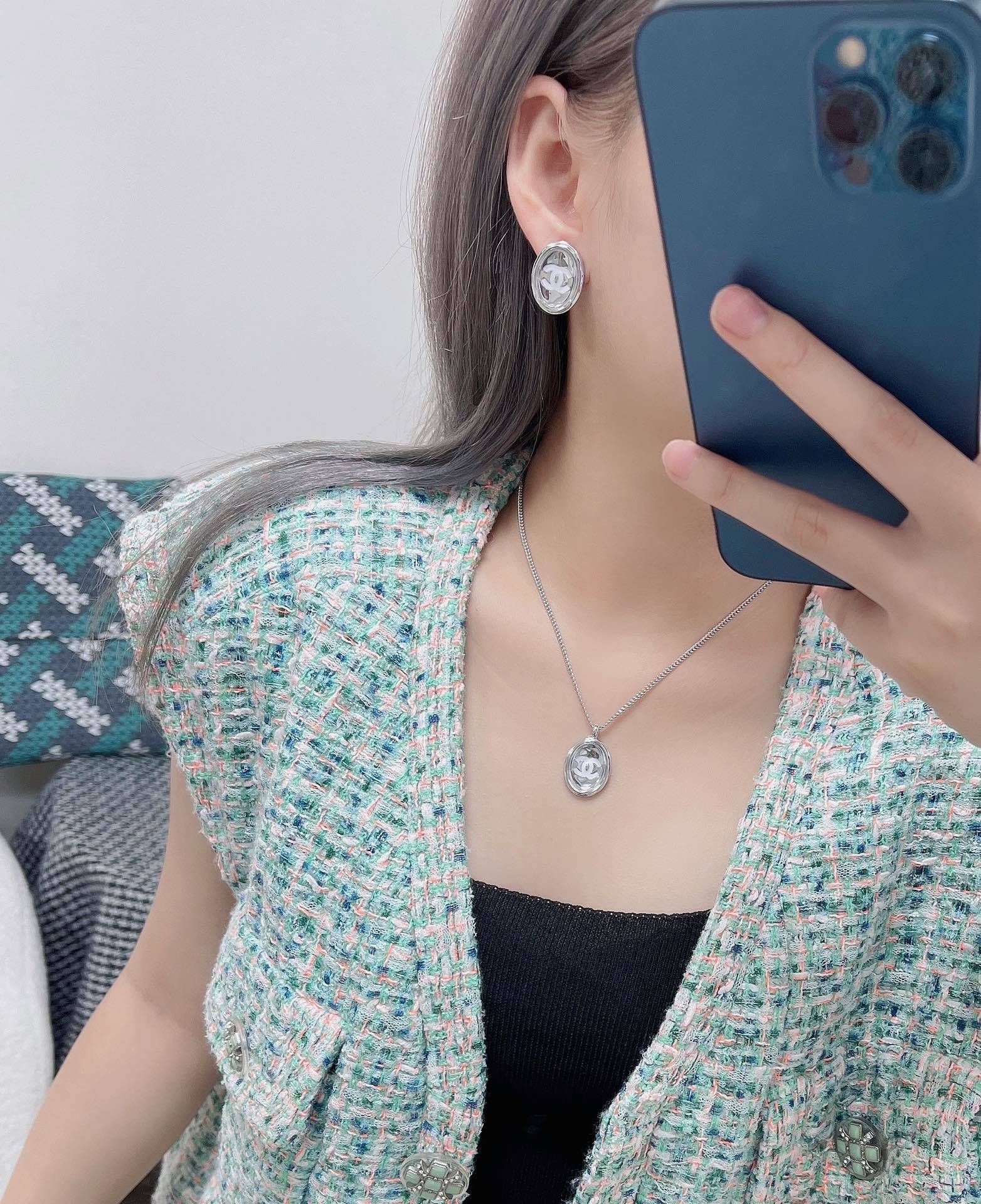 Chanel Oval CC Logo Clip-on Earrings - Silver & Transparent Resin