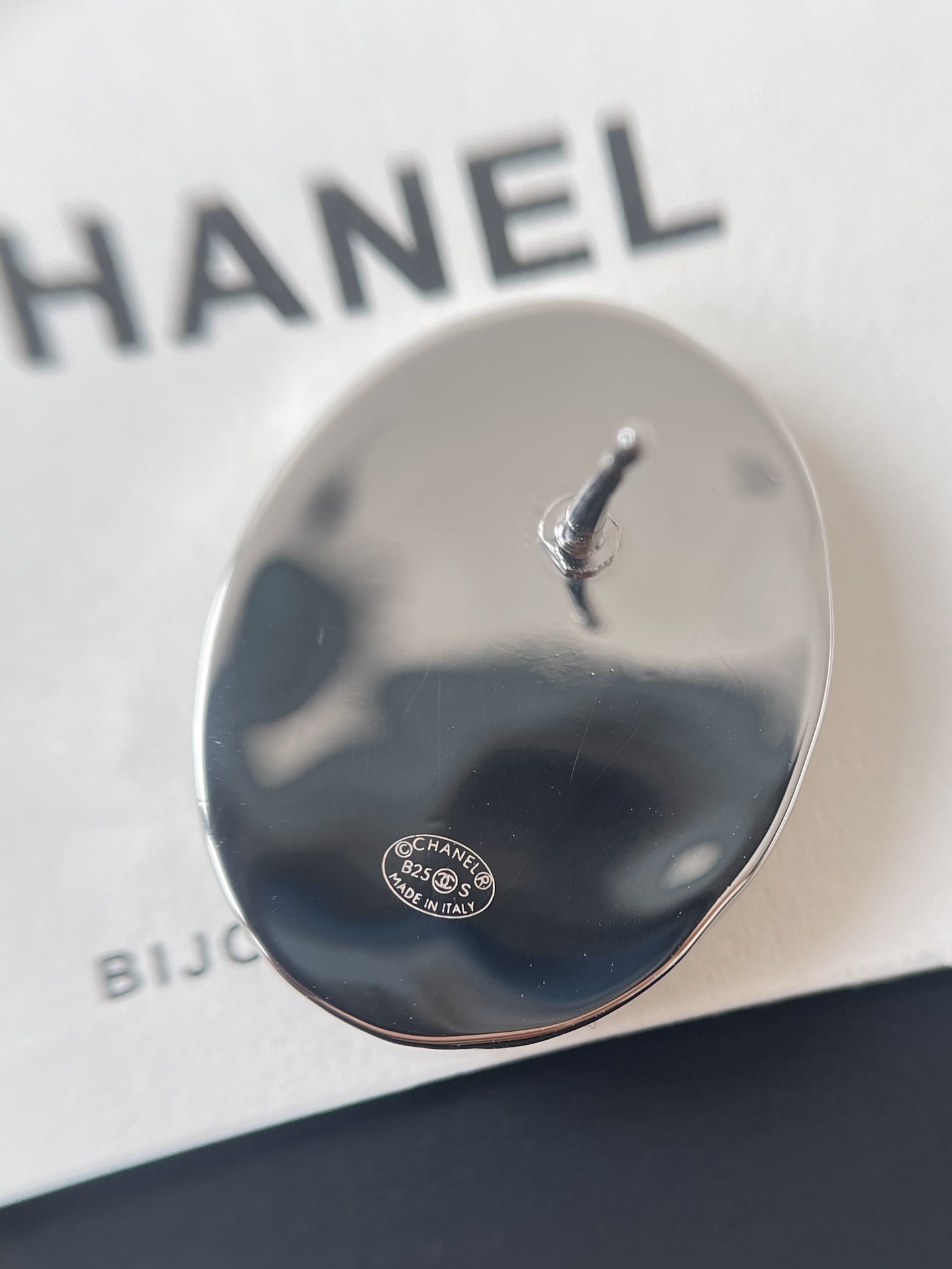 Chanel Oval CC Logo Clip-on Earrings - Silver & Transparent Resin