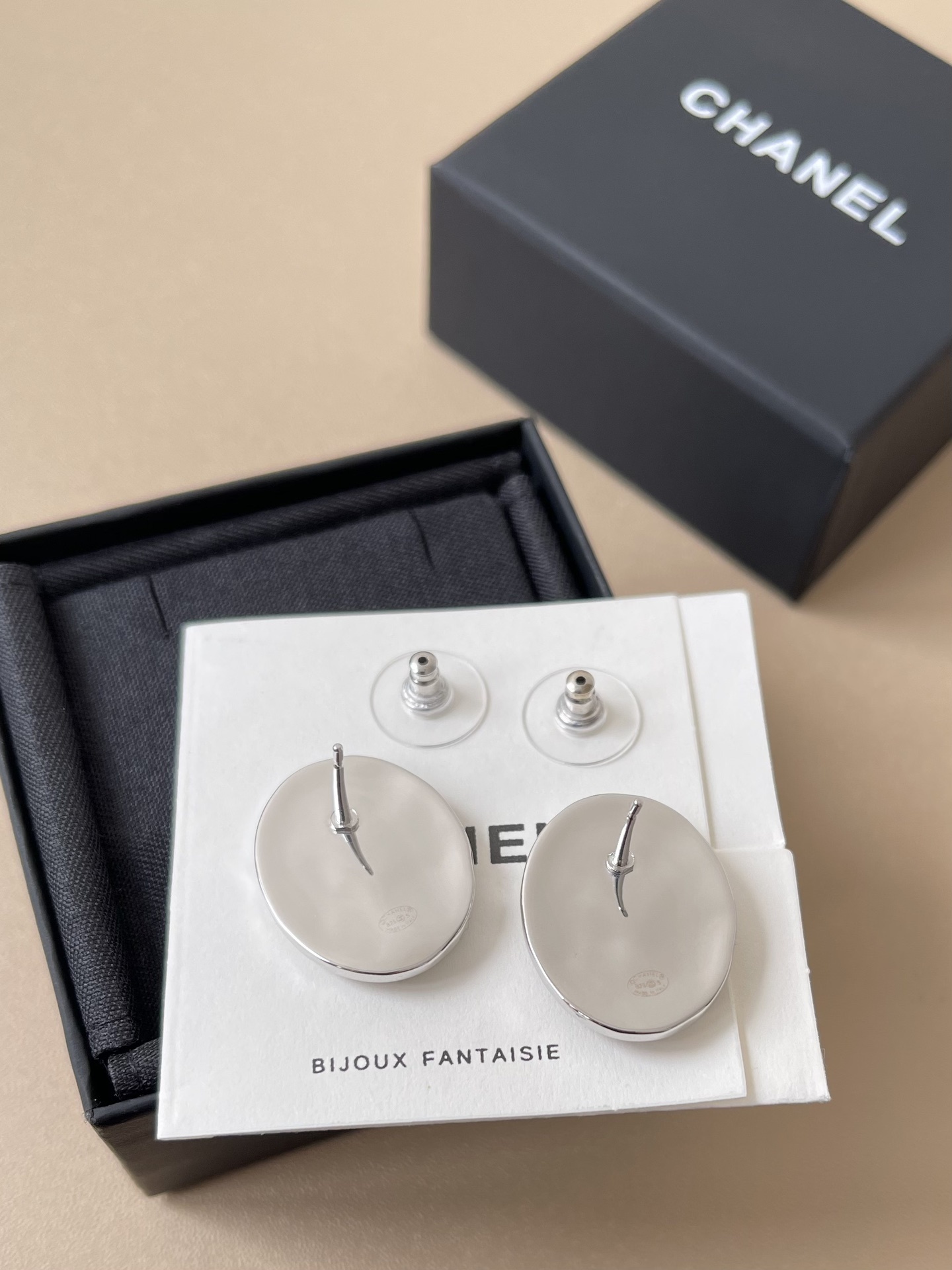 Chanel Oval CC Logo Clip-on Earrings - Silver & Transparent Resin