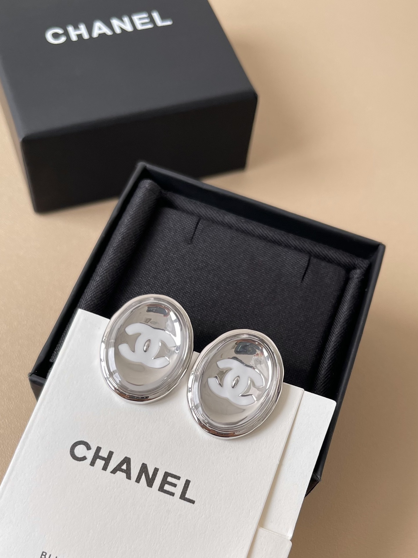 Chanel Oval CC Logo Clip-on Earrings - Silver & Transparent Resin