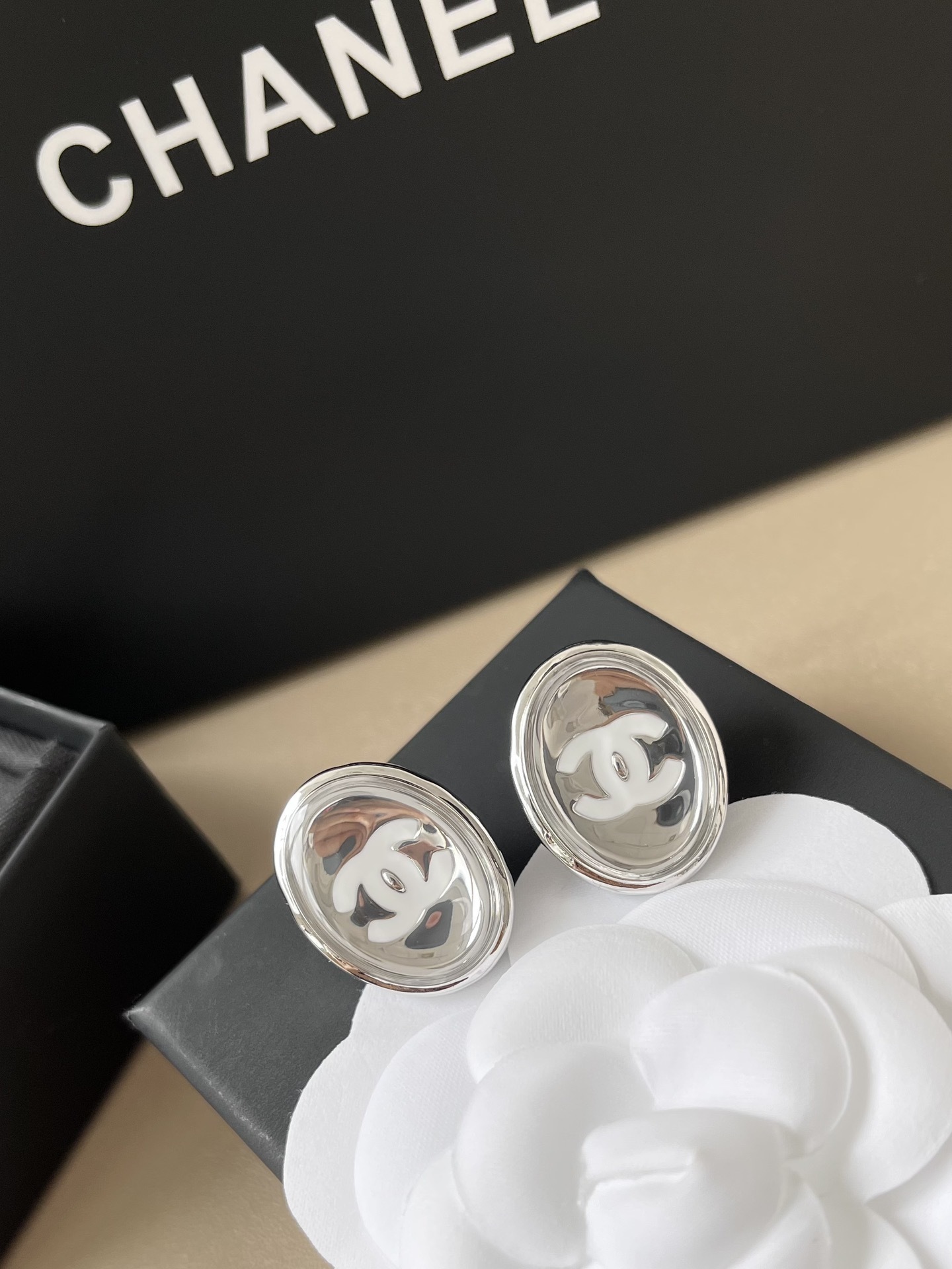 Chanel Oval CC Logo Clip-on Earrings - Silver & Transparent Resin