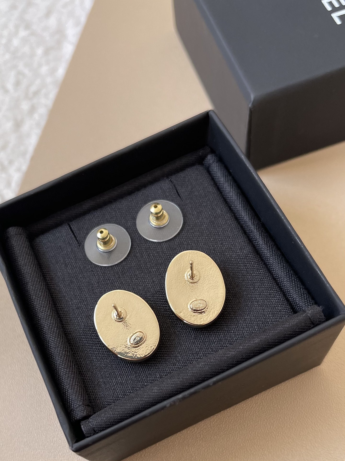 Vintage Oval CC Logo Stud Earrings - Gold & Shimmering Black