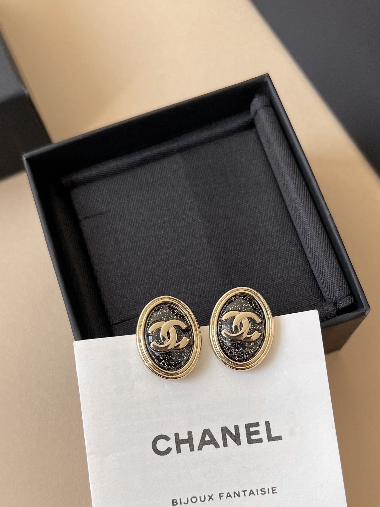 Vintage Oval CC Logo Stud Earrings - Gold & Shimmering Black