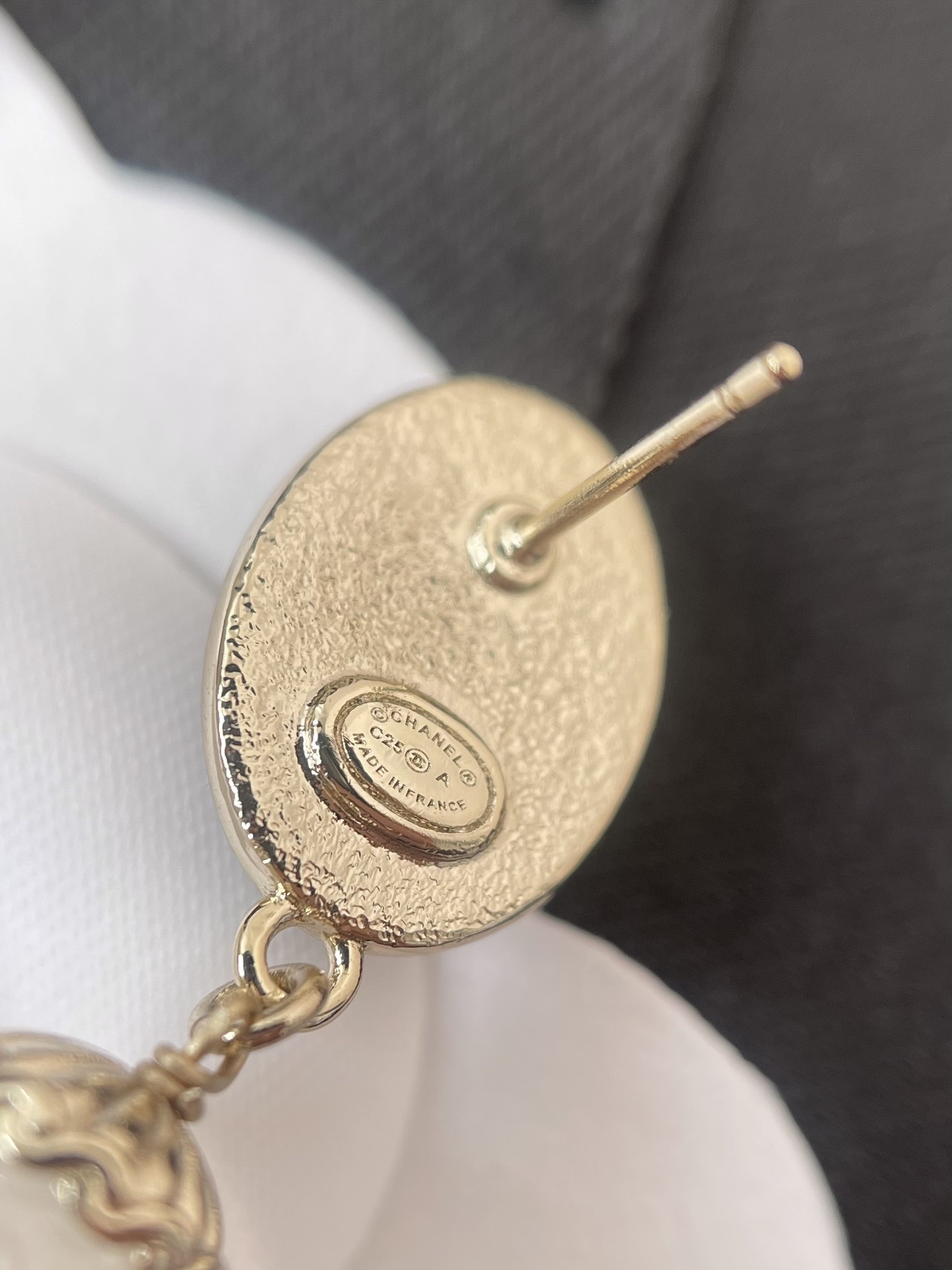 Chanel 2024/25 Métiers d'Art Pendant Earrings with Pearls & Gems