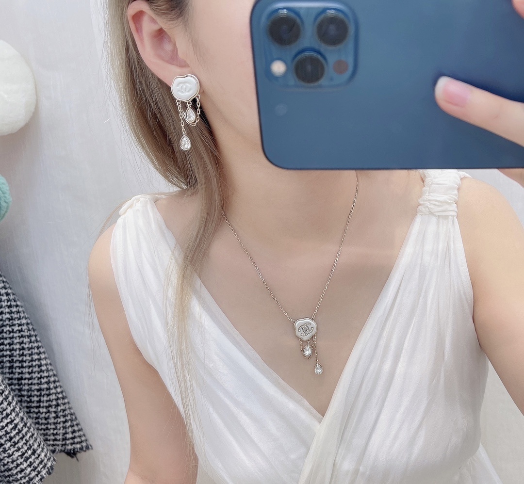 Chanel CC Logo Heart Pearl & Crystal Teardrop Dangle Earrings