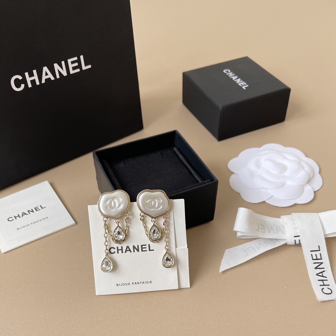 Chanel CC Logo Heart Pearl & Crystal Teardrop Dangle Earrings