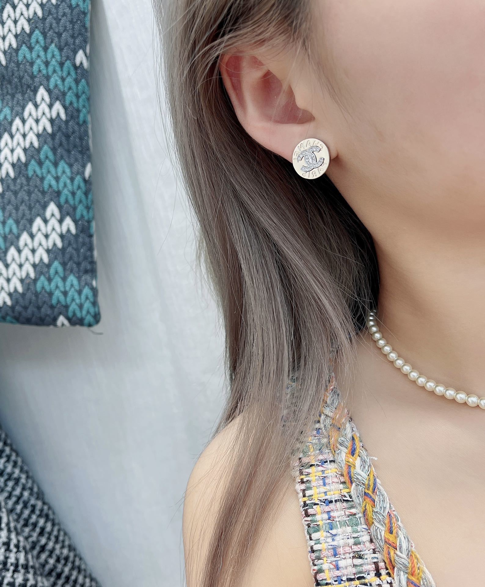 Elegant CC Logo Paris Crystal Round Stud Earrings - Luxury Gold