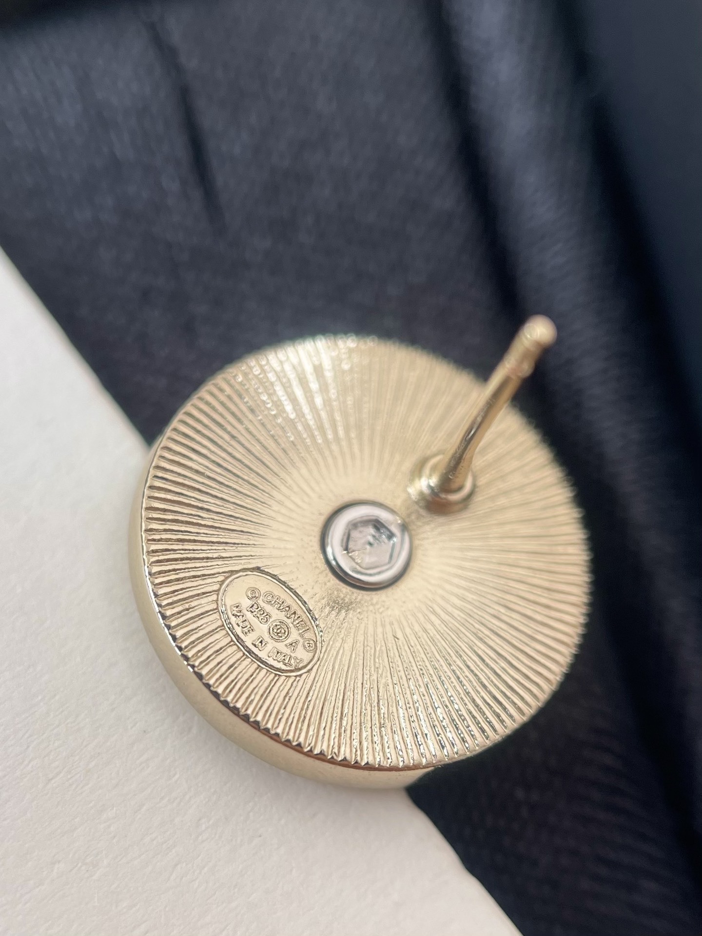 Elegant CC Logo Paris Crystal Round Stud Earrings - Luxury Gold