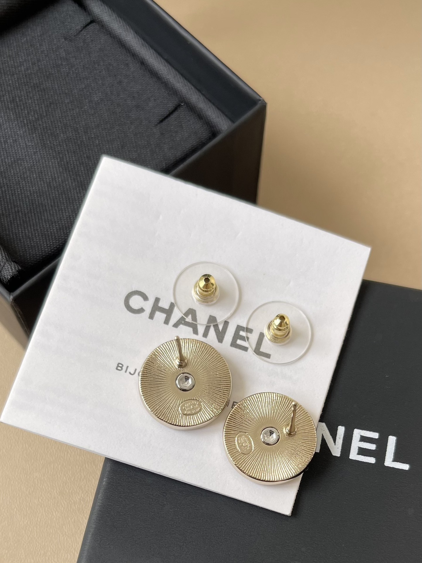 Elegant CC Logo Paris Crystal Round Stud Earrings - Luxury Gold