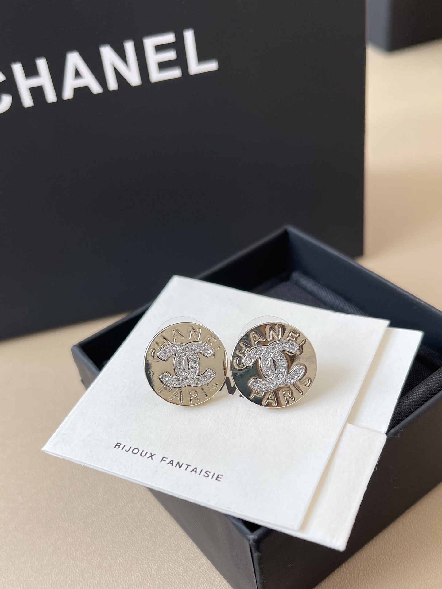 Elegant CC Logo Paris Crystal Round Stud Earrings - Luxury Gold