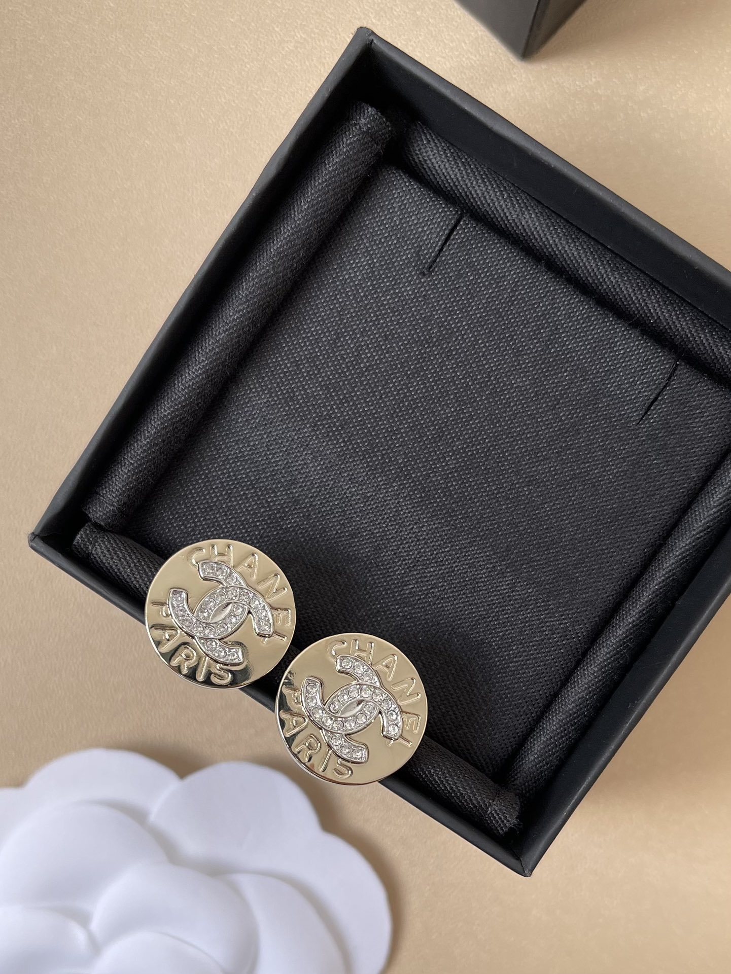 Elegant CC Logo Paris Crystal Round Stud Earrings - Luxury Gold