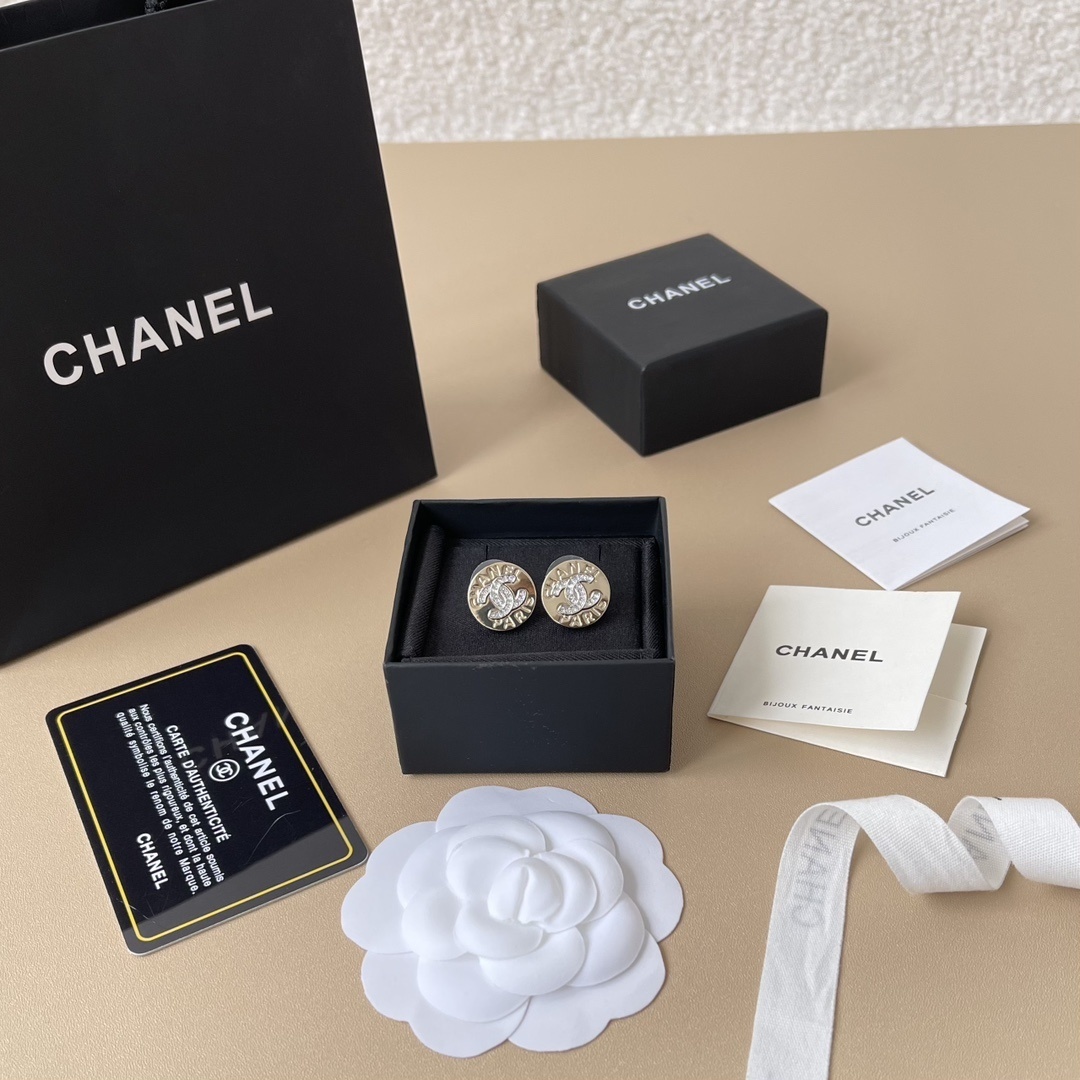 Elegant CC Logo Paris Crystal Round Stud Earrings - Luxury Gold