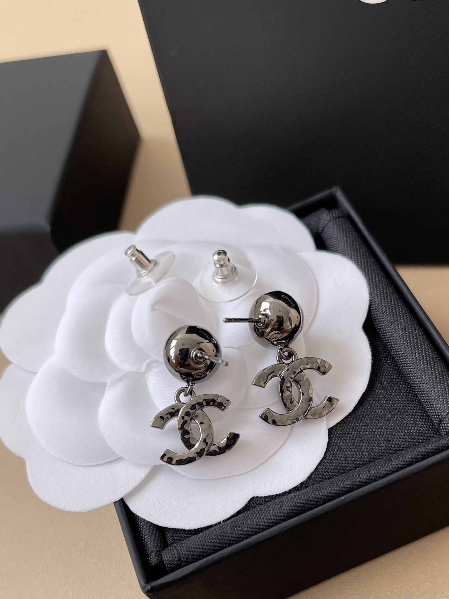 Elegant Chanel CC Red Crystal Drop Earrings - Luxury Boutique Set