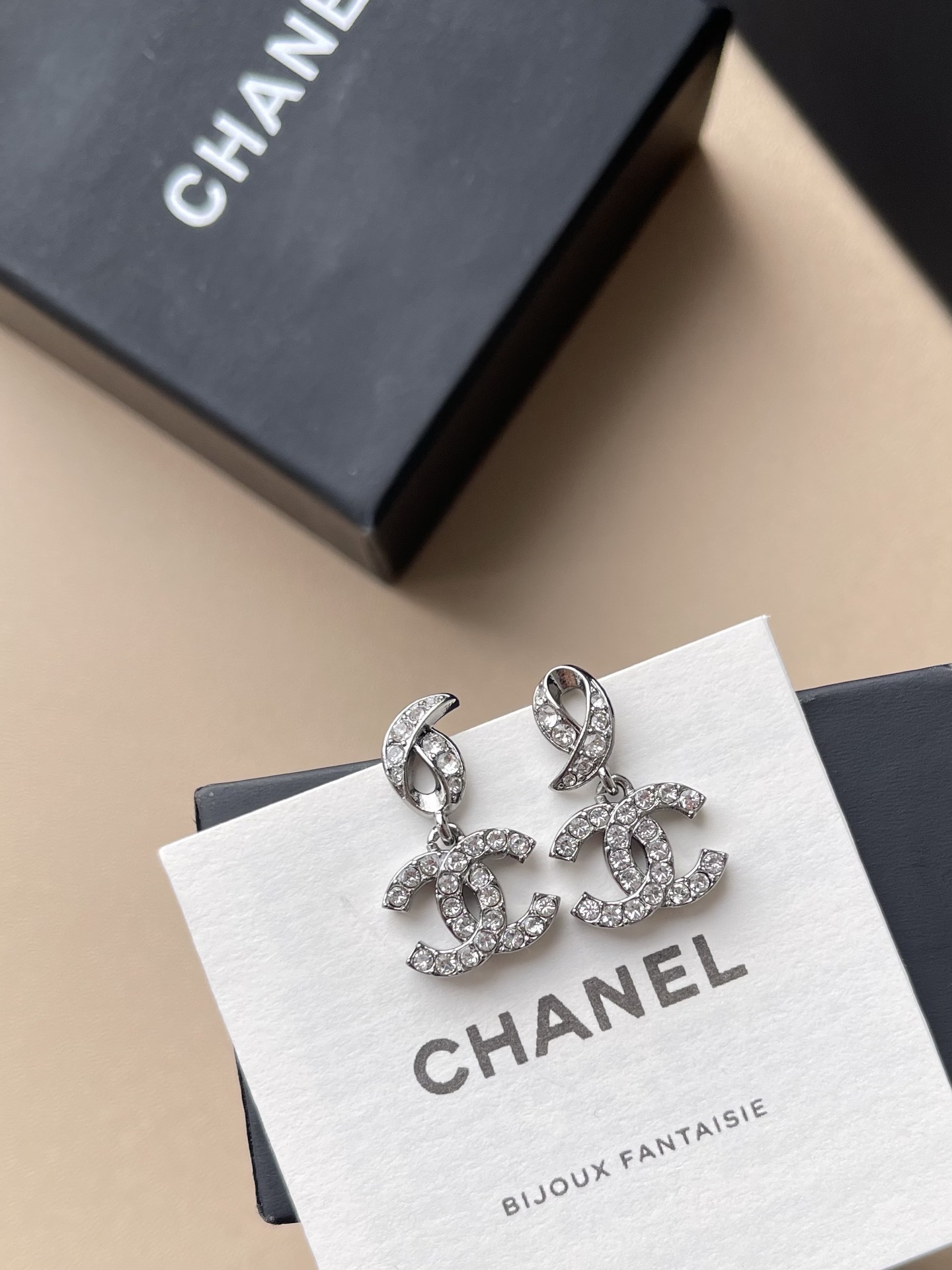 Luxury Chanel CC Crystal Ribbon Earrings - Elegant Silver Jewelry