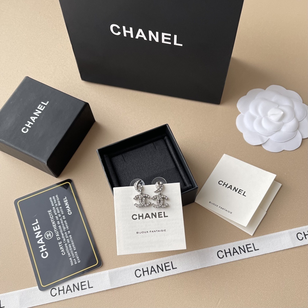 Luxury Chanel CC Crystal Ribbon Earrings - Elegant Silver Jewelry