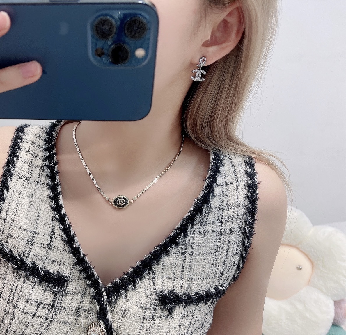 Luxury Chanel CC Crystal Ribbon Earrings – Elegant Silver Jewelry