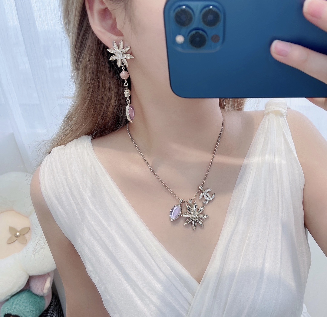 Chanel 2024/25 Métiers d'art Gold & Pink Crystal Drop Earrings