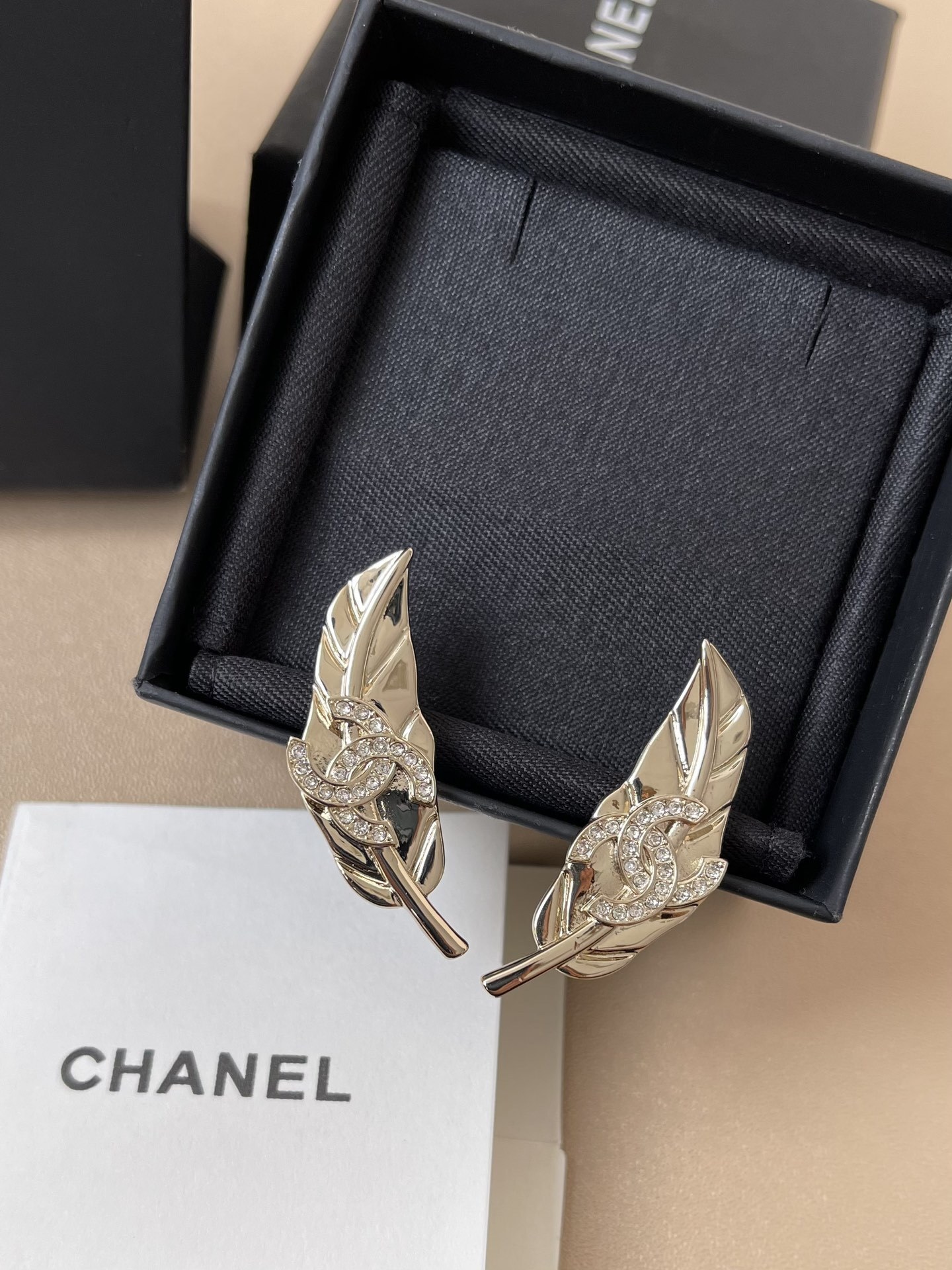 Chanel 2024/25 Métiers d'art Leaf Crystal CC Logo Gold Earrings