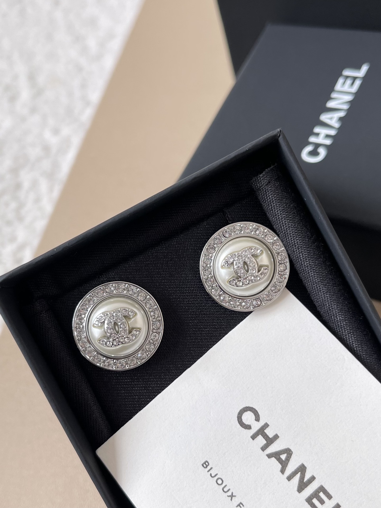 Elegant Crystal & Pearl Stud Earrings - Timeless Luxury Jewelry