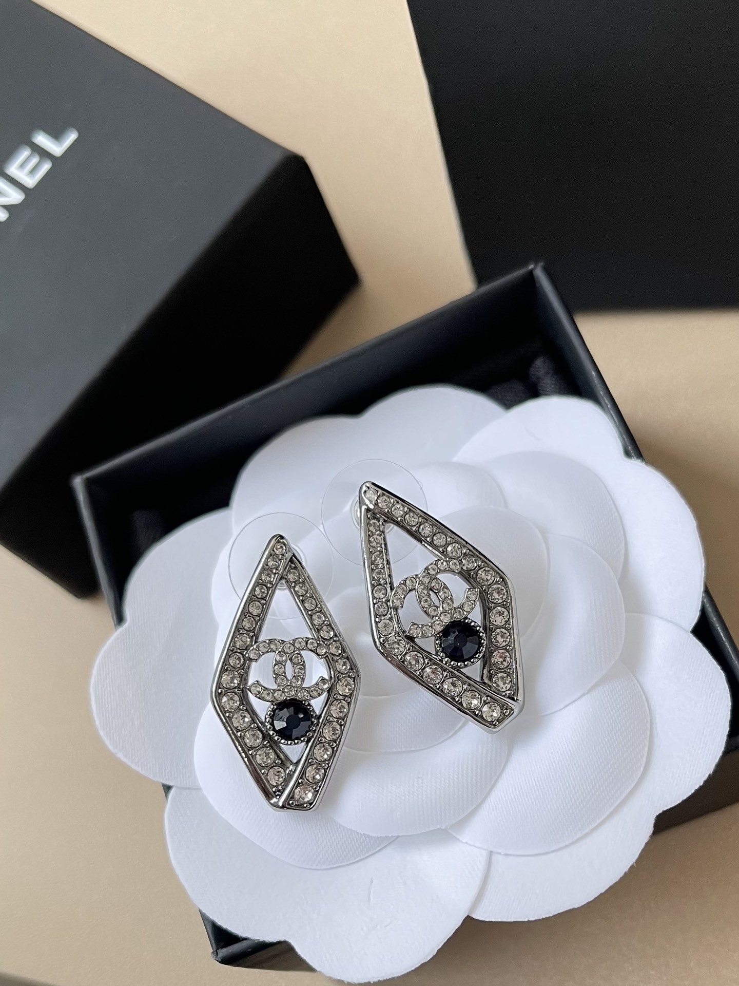Luxury Diamond-Shaped Crystal CC Logo Stud Earrings