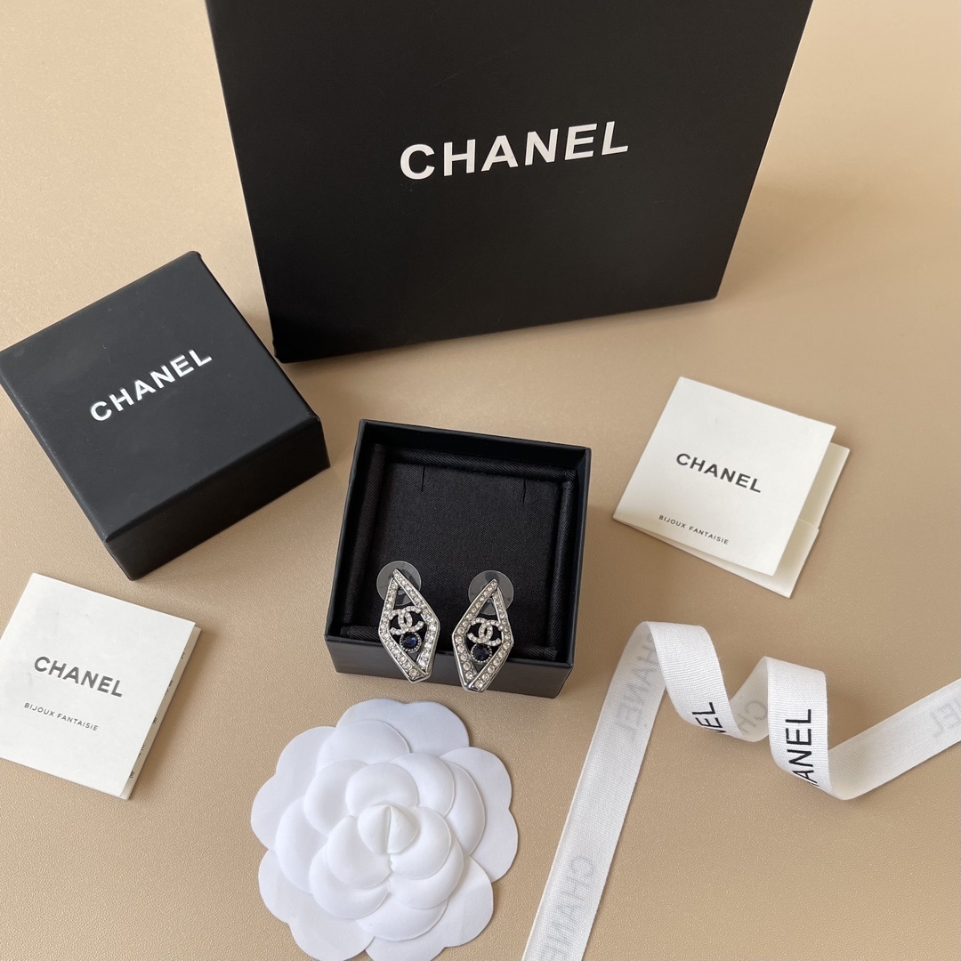 Luxury Diamond-Shaped Crystal CC Logo Stud Earrings