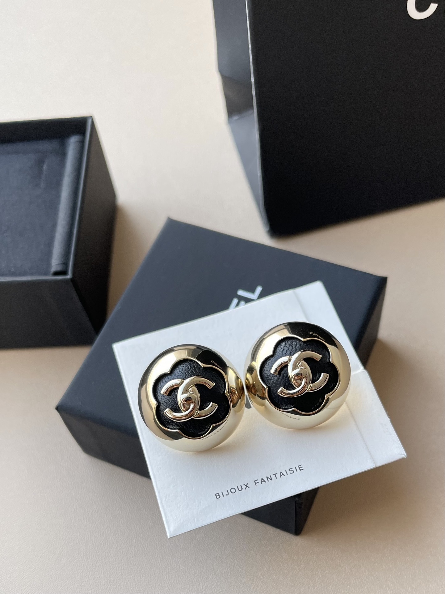 Chanel CC Logo Stud Earrings - 2024/25 Métiers d'Art Lambskin Gold