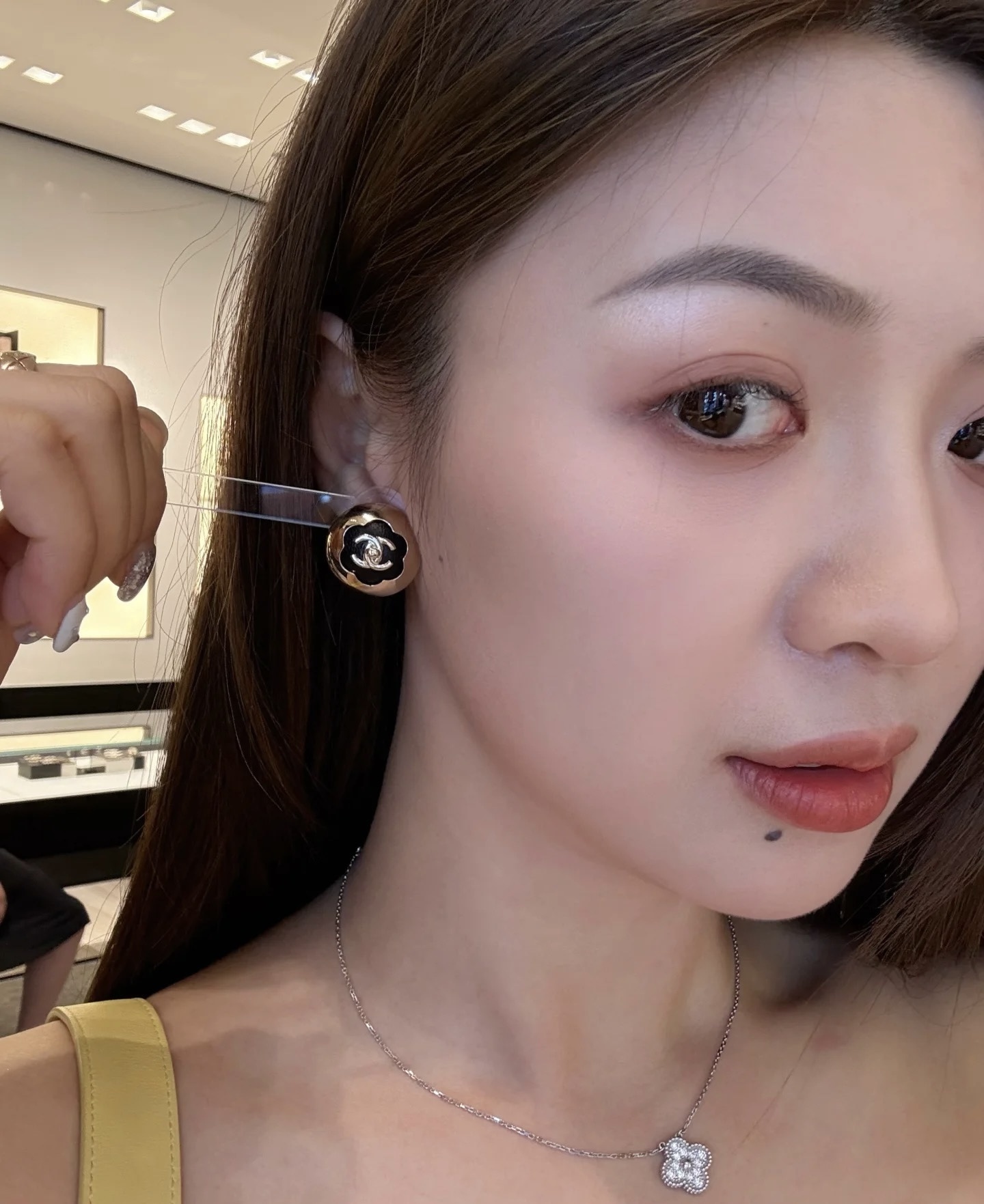 Chanel CC Logo Stud Earrings - 2024/25 Métiers d'Art Lambskin Gold