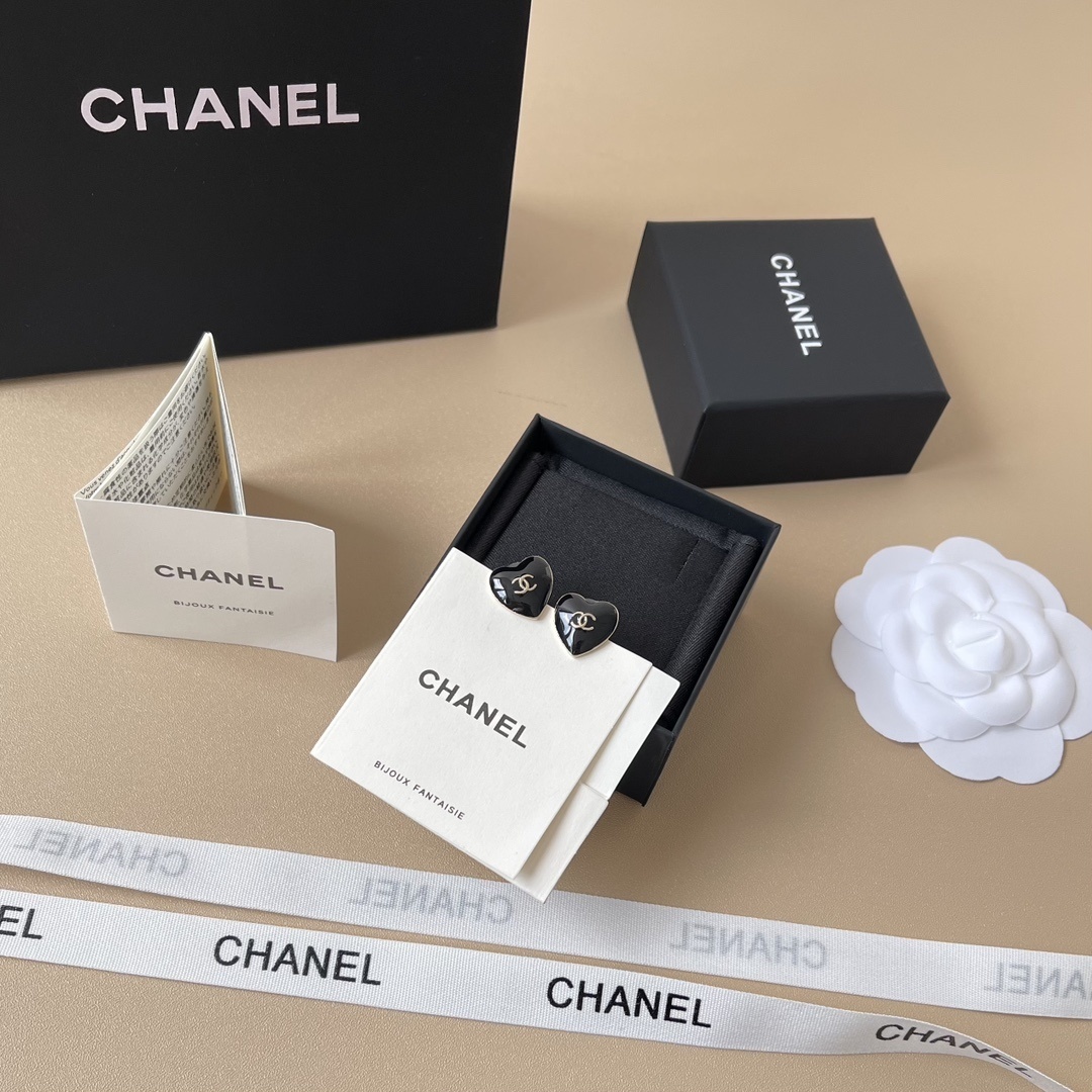 Luxury Black Heart Stud Earrings with Silver CC Logo - Classic Design