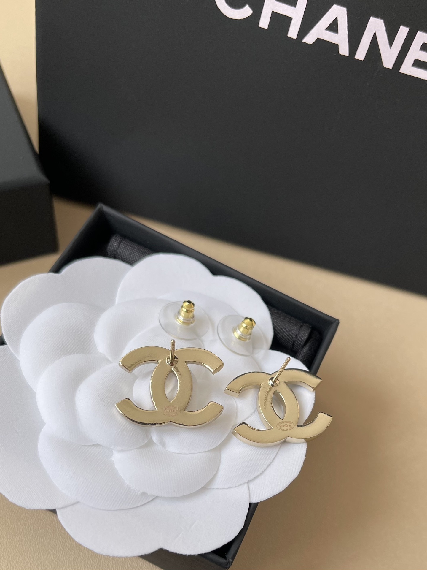 Chanel CC Quilted Logo Stud Earrings - Gold with Pink & Black Resin