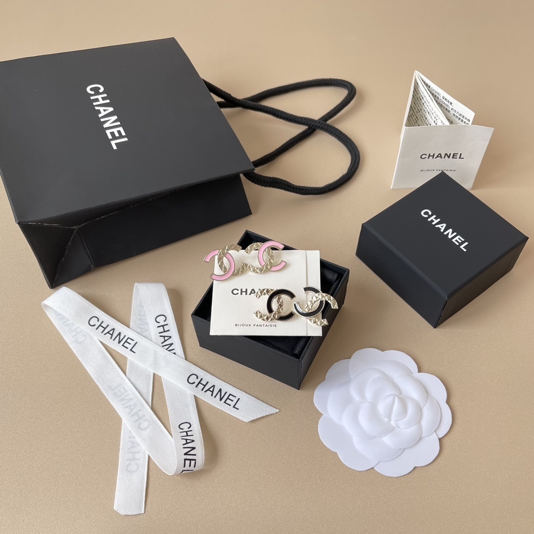 Chanel CC Quilted Logo Stud Earrings - Gold with Pink & Black Resin